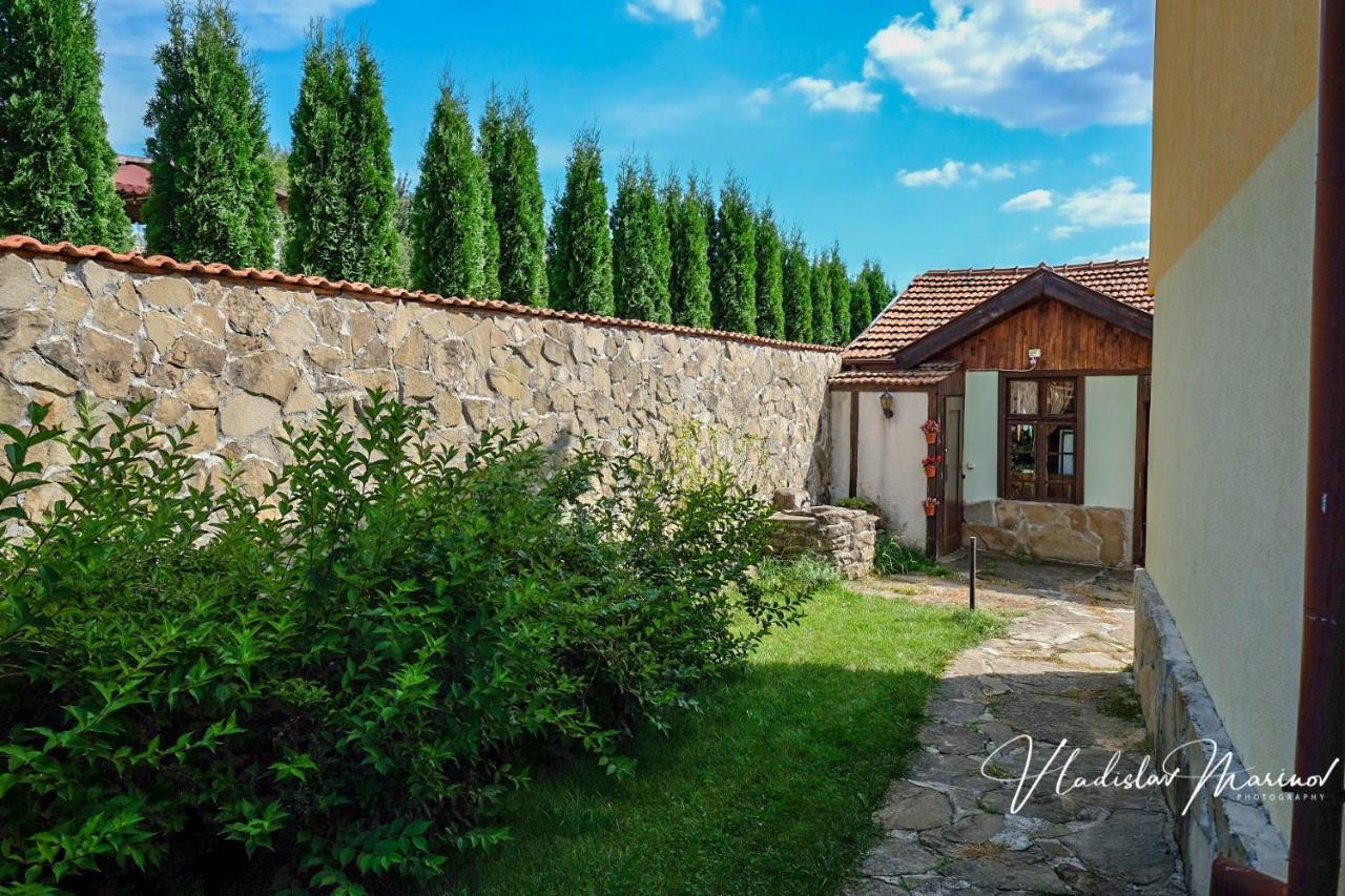 Bachvarovi Villas Tryavna Bagian luar foto